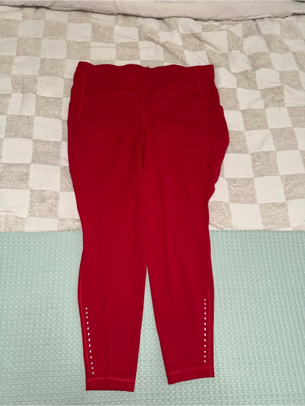 NWOT Lululemon Swift Speed High-Rise Tight 28"
Dark Red size 20